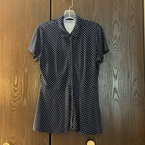Isaac Mizrahi short sleeved navy blue with white polka dot top. Size Small - Picture 1 of 7